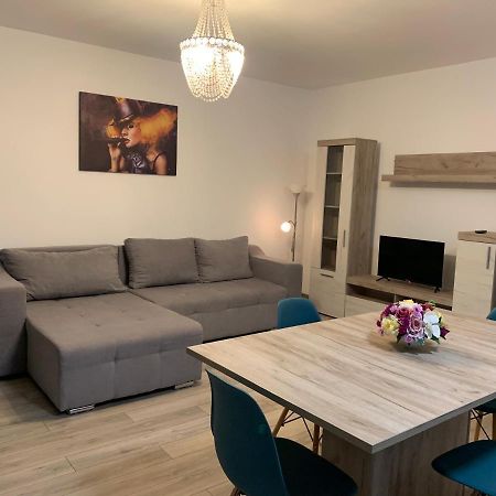 Apartament Sara Lägenhet Târgu-Mureş Exteriör bild