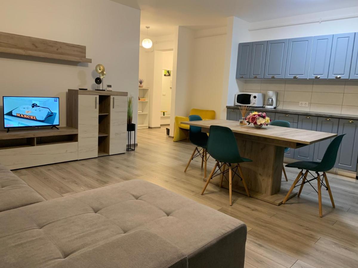 Apartament Sara Lägenhet Târgu-Mureş Exteriör bild