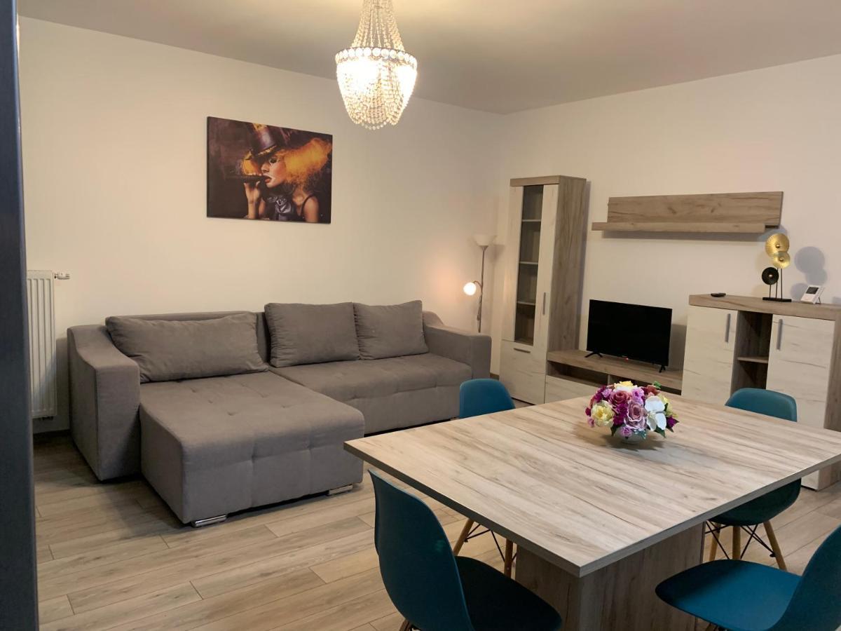 Apartament Sara Lägenhet Târgu-Mureş Exteriör bild