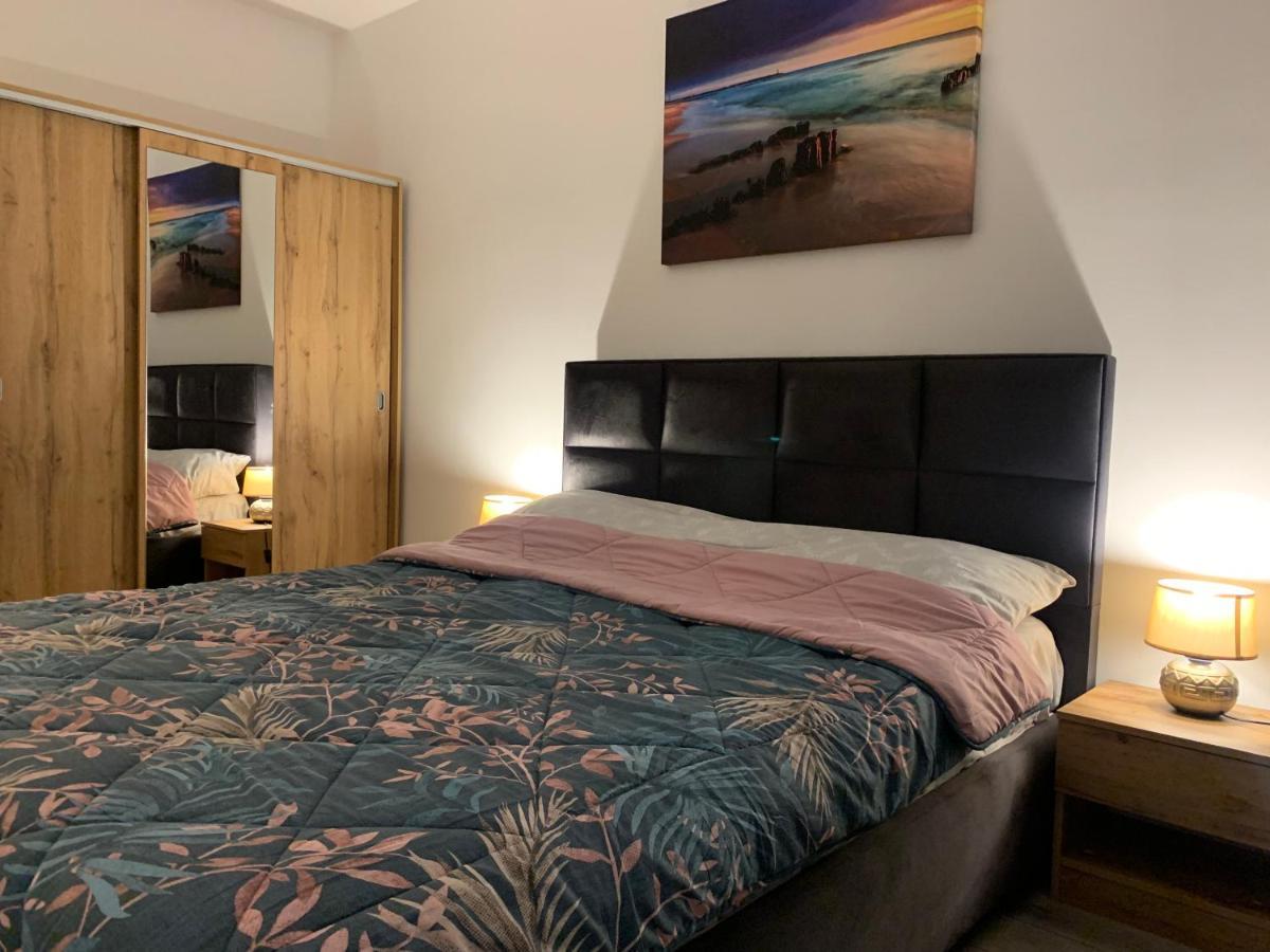 Apartament Sara Lägenhet Târgu-Mureş Exteriör bild